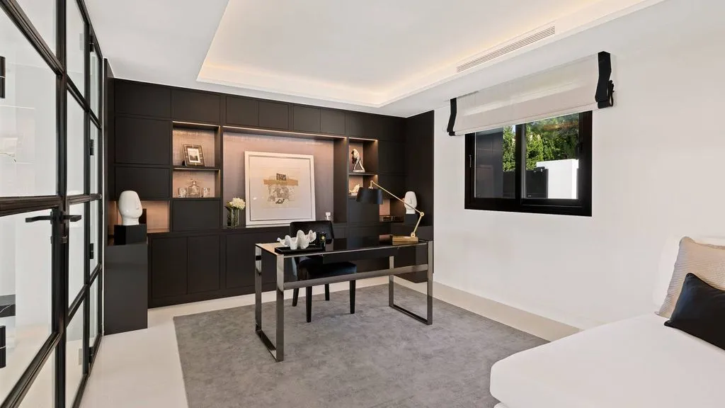 Kabinet - Luxury Villa with Golf View in Marbella