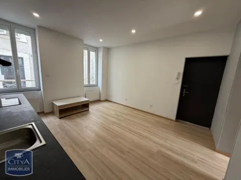 Köök - Charming 3-Bedroom Apartment in Vichy