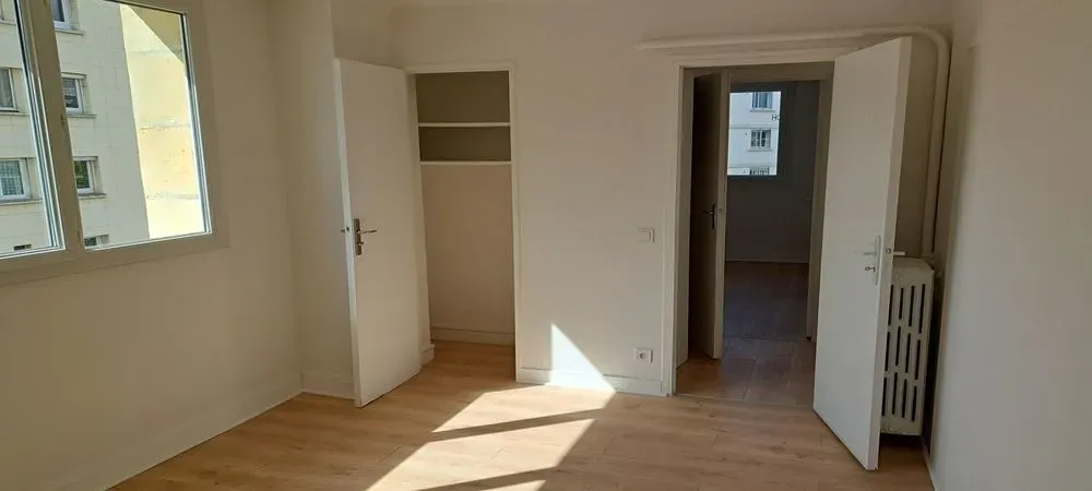 Toad - Refurbished 5-Piece Flat with Balcony in Calvados