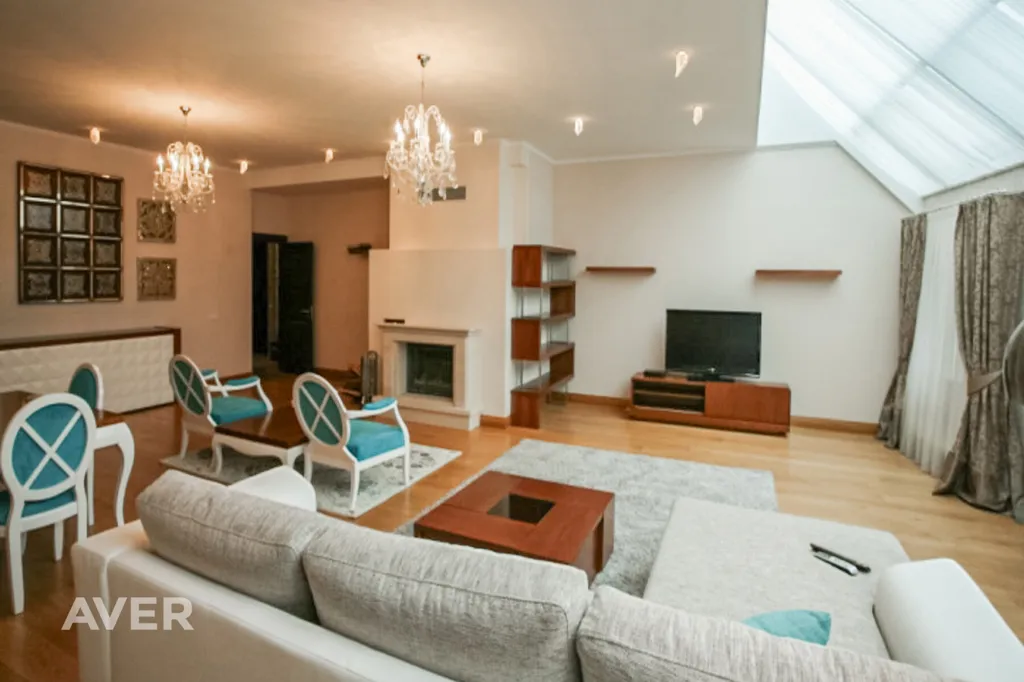 Séjour - 4-Bedroom Apartment with Historical Features in Old Riga