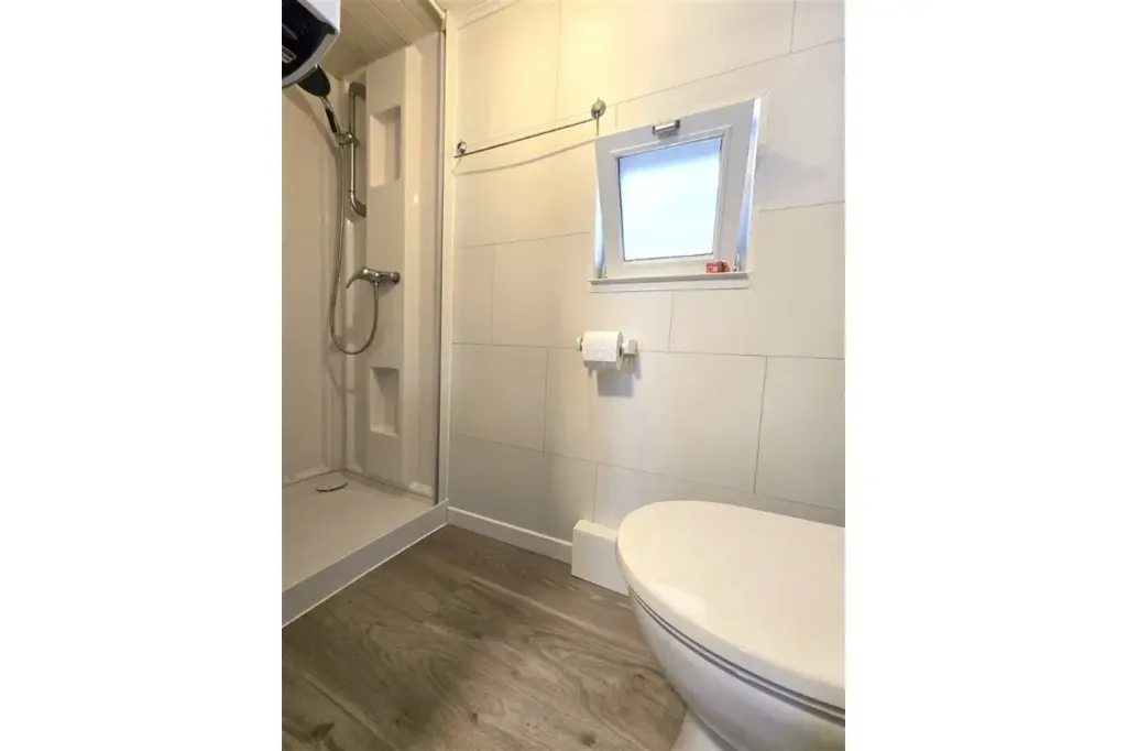 Salles de bain - Bungalow avec Jardin et Terrasses à Somme-Leuze