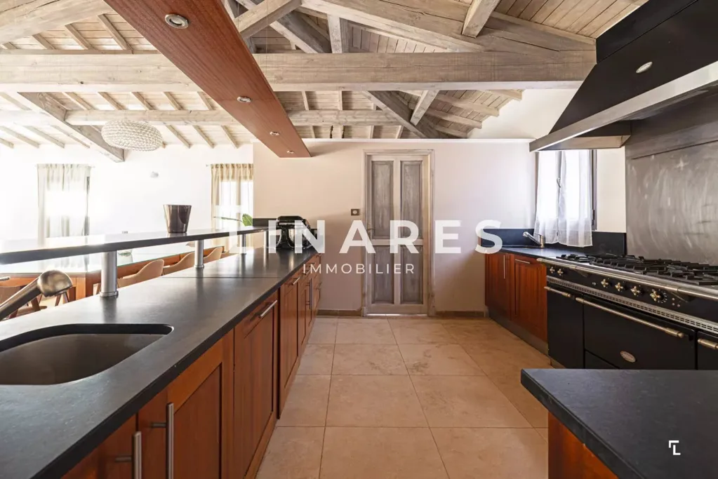 Köök - Villa with Pool and 28,000 m² Park in Llinares