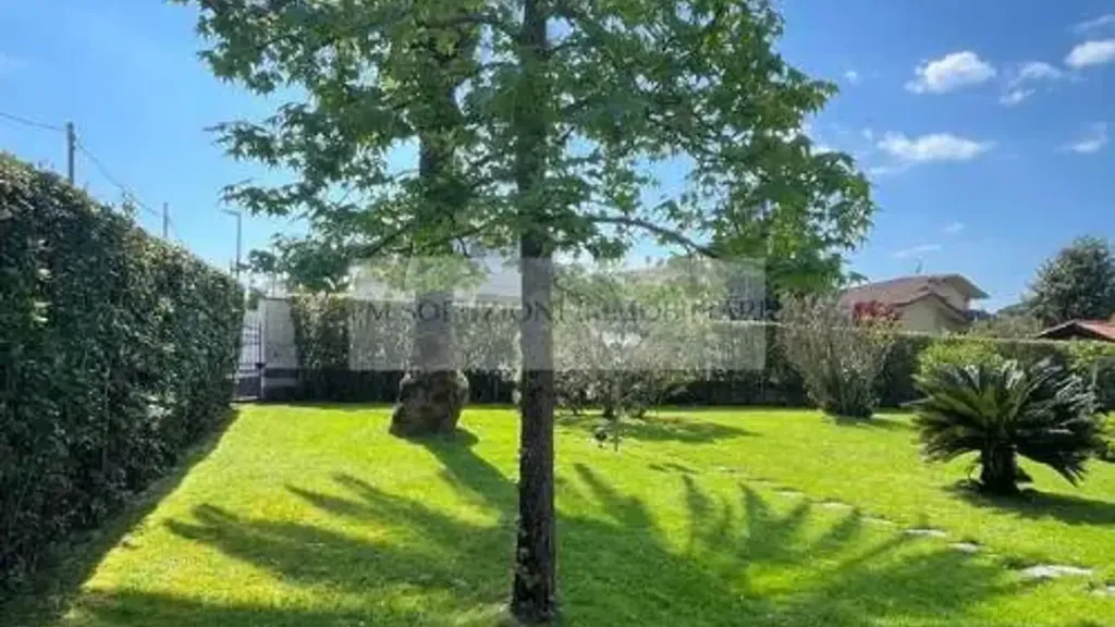 Aed - Villa with Garden in Forte dei Marmi