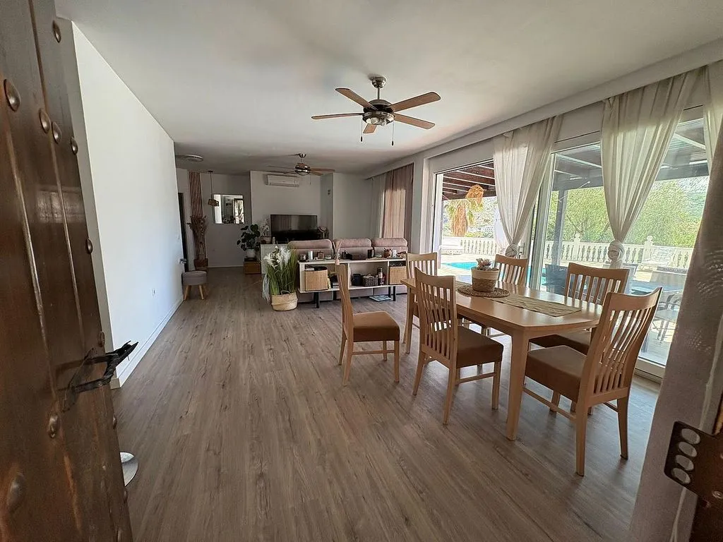 Söögituba - Chalet with Pool and Terrace in La Viñuela