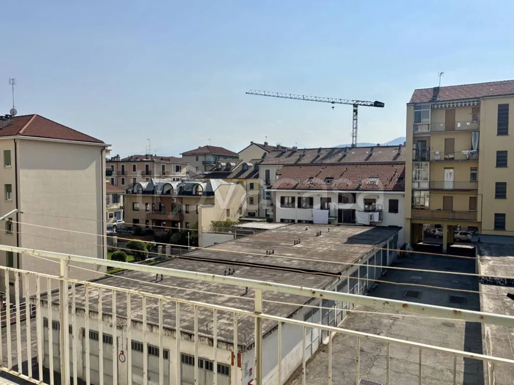 Balcon - Modernised 2-Bed Flat with Balcony in Pinerolo