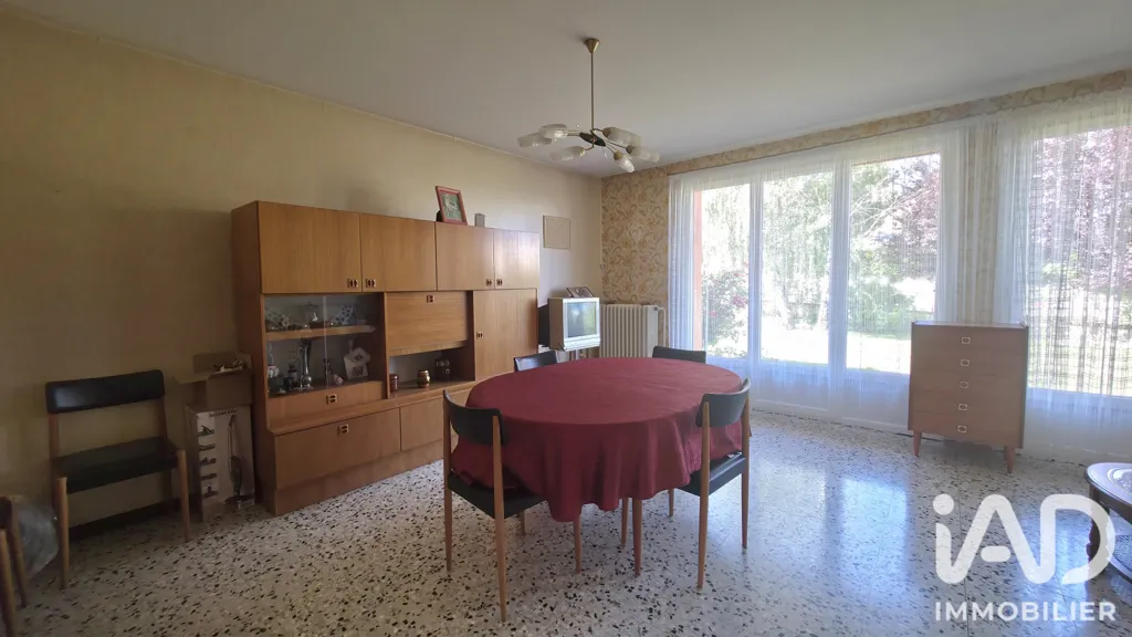 Salle à manger - Maison de Caractère avec Sous-Sol à Unieux