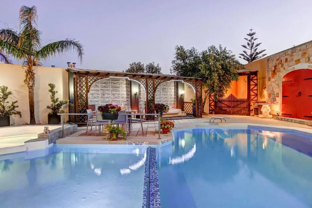 Pool - 4-bedroom house in Ibragg