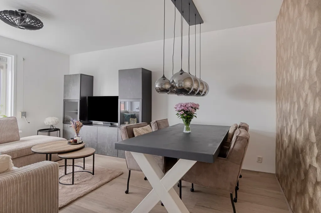 Salle à manger - Modern 3-Bedroom Flat with Balcony in Rotterdam