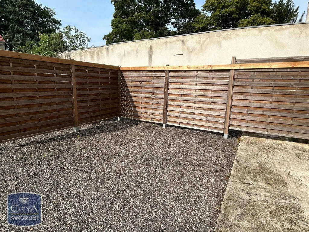 Garden - 2-Bedroom Flat with Terrace in Château-Thierry