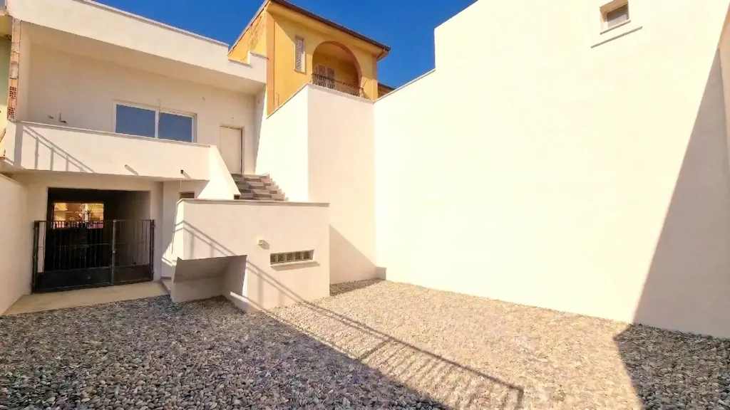 Aed - Palazzo with Commercial Space in Mondragone