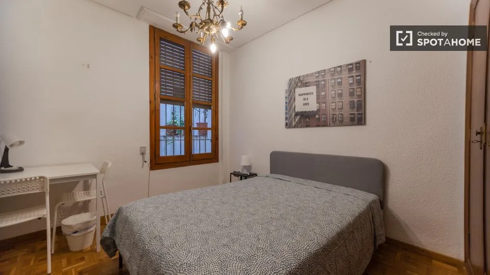 Magamistoad - Shared Room with Amenities in La Roqueta, Valencia