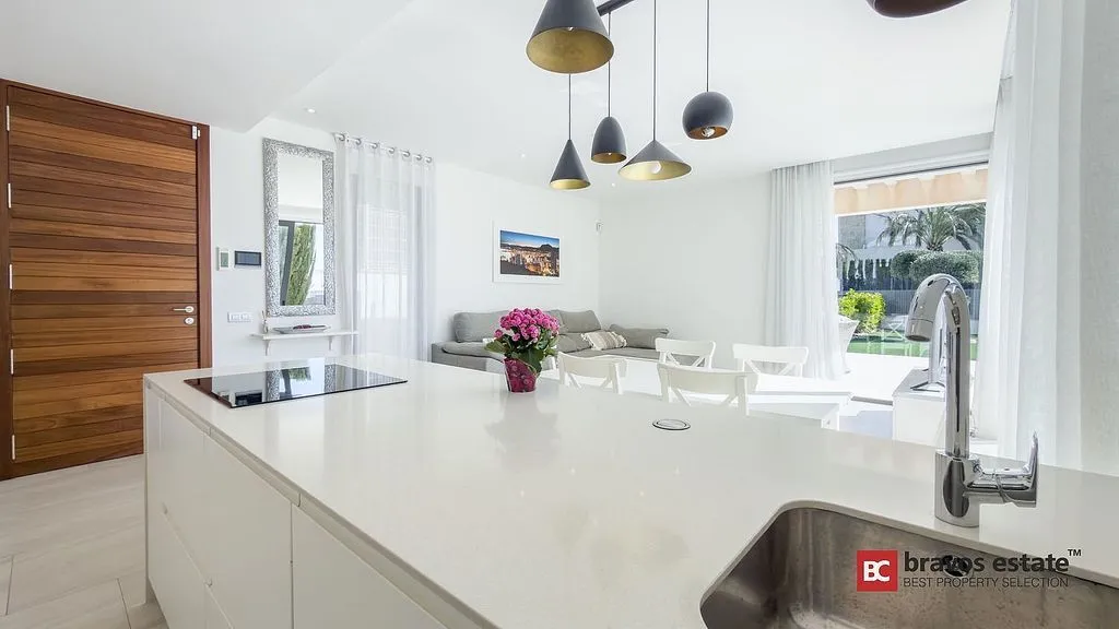 Kitchen - Modern Design Villa with Sea View in Benidorm