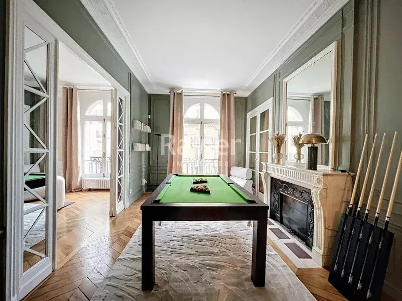 Séjour - Appartement Meublé avec Vue Tour Eiffel à Paris 7ème