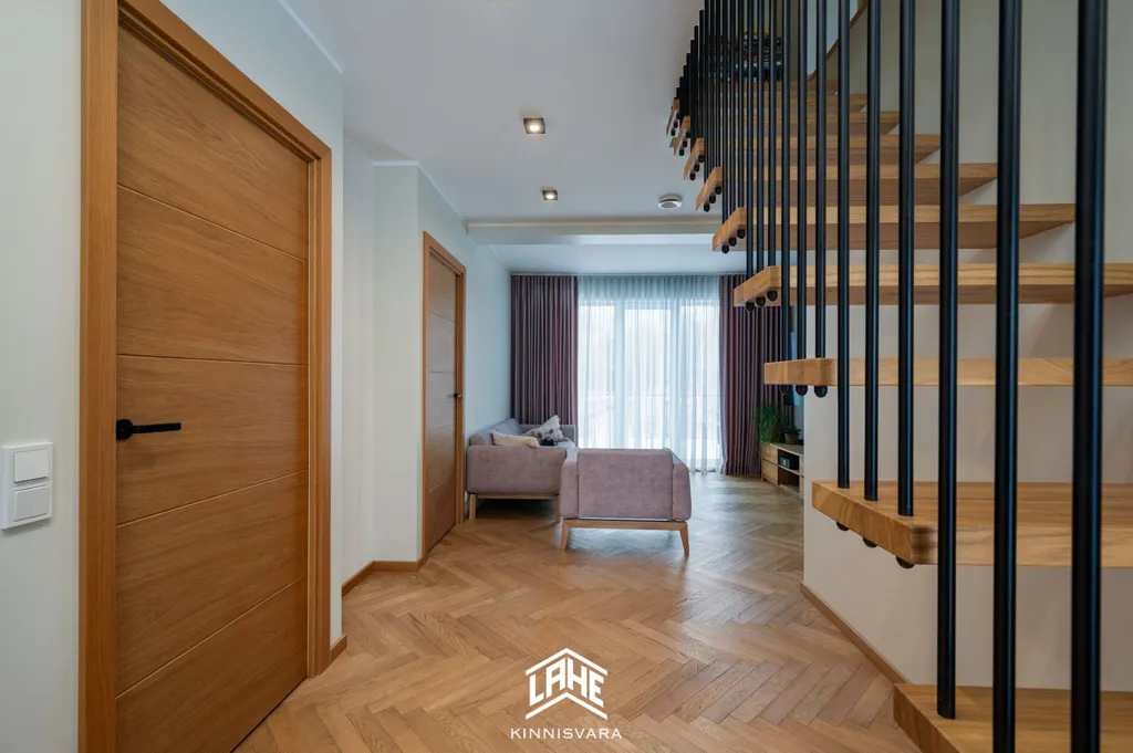 Esik - 5-Bedroom Apartment with Balcony in Tartu