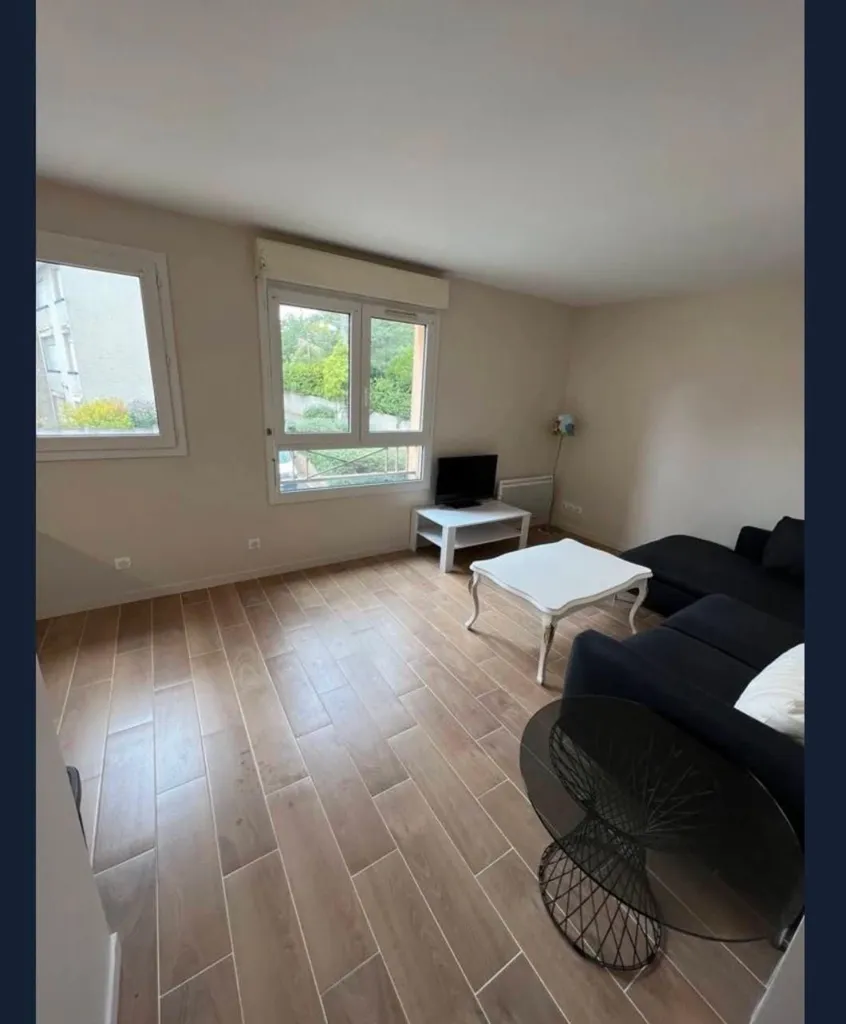 Soggiorno - Renovated Studio near Osny Station with Parking