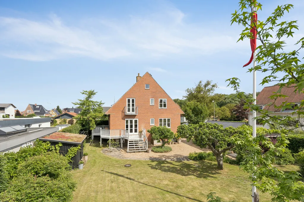 Vue aérienne - Classical Villa with Architect-Designed Garden in Odense