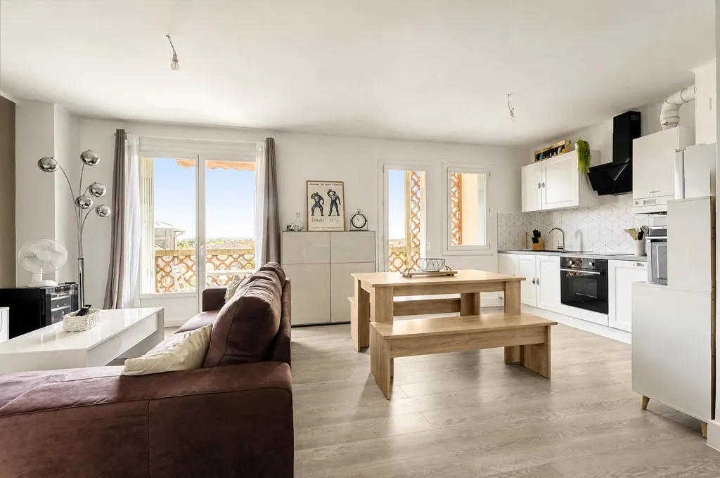 Séjour - Appartement T3 Rénové avec Terrasse à Dernier Étage
