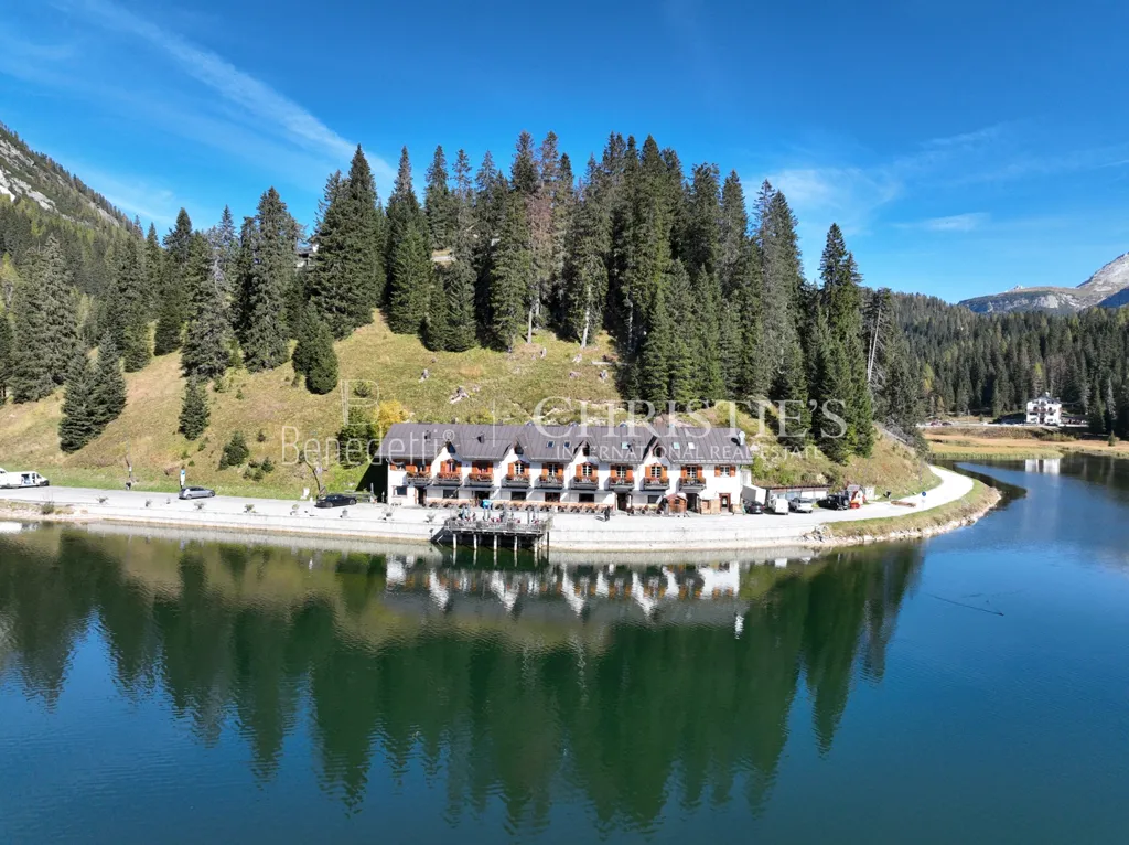 Restaurant with Lake View in Misurina