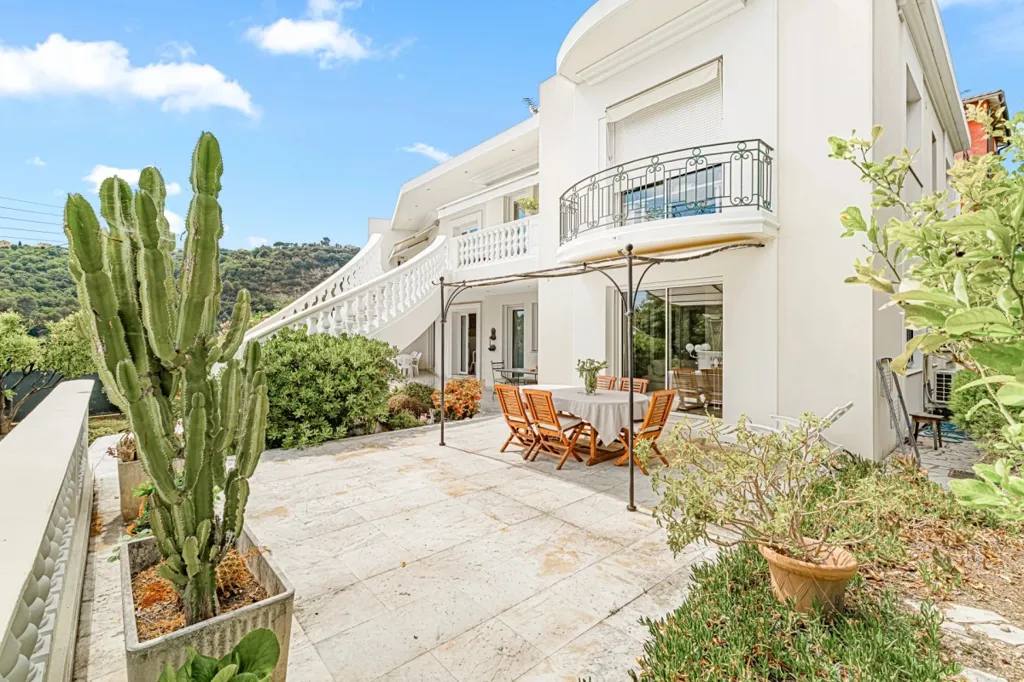 Terrasse - Appartement-Villa 3 Pièces avec Jardin à Nice
