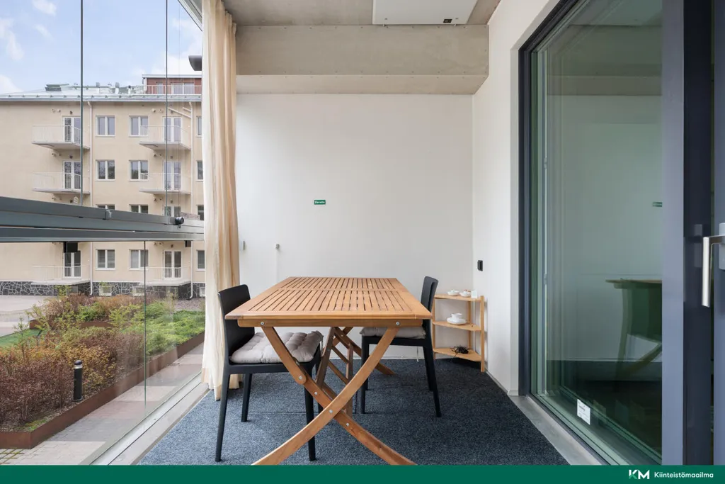 Balcon - Modern Apartment with Balcony in Helsinki