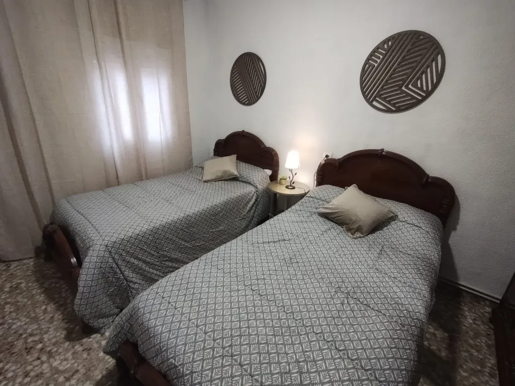 Chambres - 3-Bedroom Apartment with Balcony in City Centre