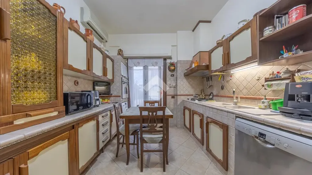 Cuisine - Apartment with Balconies in La Rustica, Rome
