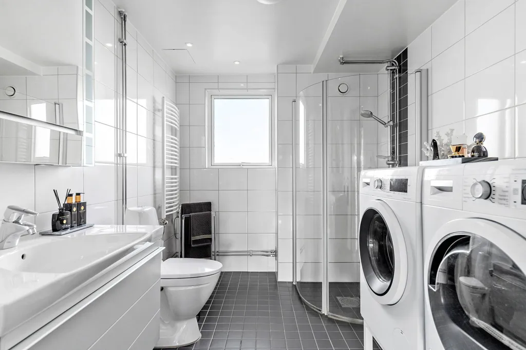 Salles de bain - Renovated Apartment with West-Facing Balcony in Göteborg