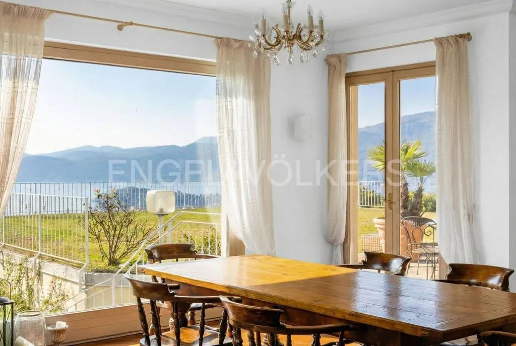 Söögituba - Villa with Lake View in Arizzano