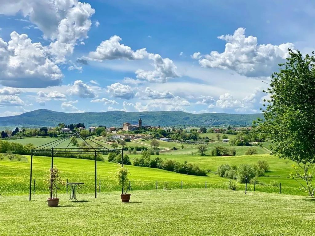 Aed - Historic Umbrian Farmhouse with Panoramic Views in Montecastrilli
