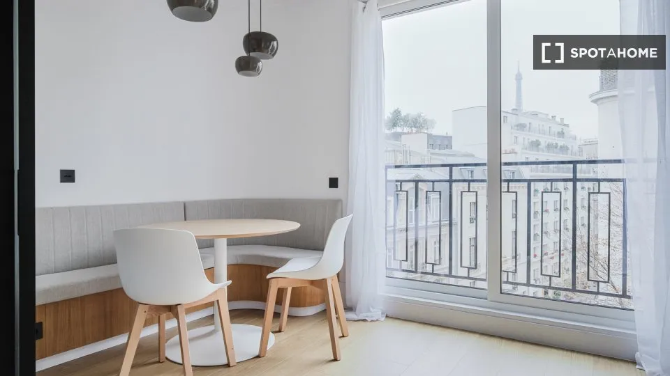 Salle à manger - Appartement 1 Pièce dans le Triangle d'Or, Paris