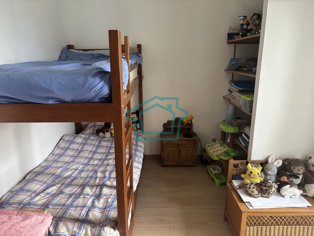Chambres - Maison Individuelle avec Double Garage dans un Environnement Calme