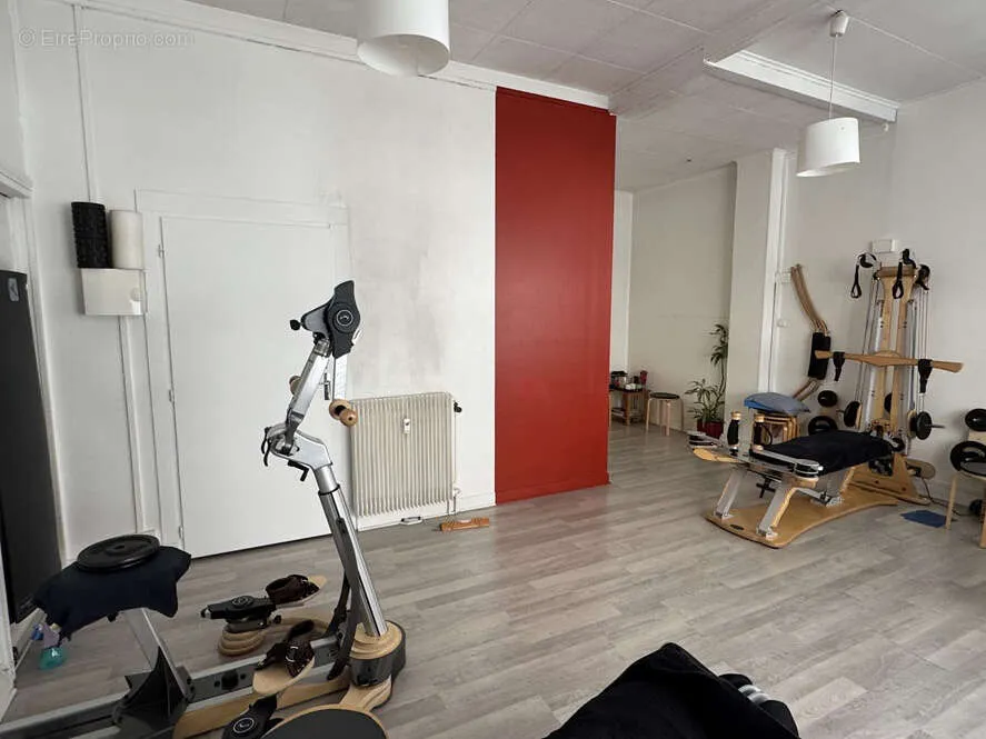 Rooms - Commercial Space with Street Frontage in Ainay