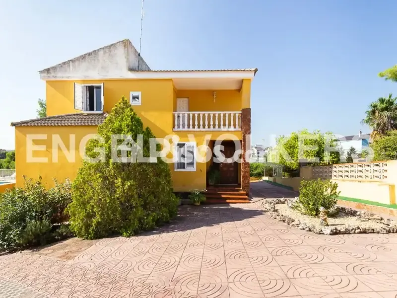 Extérieur - Rustic Chalet with Pool in Montserrat