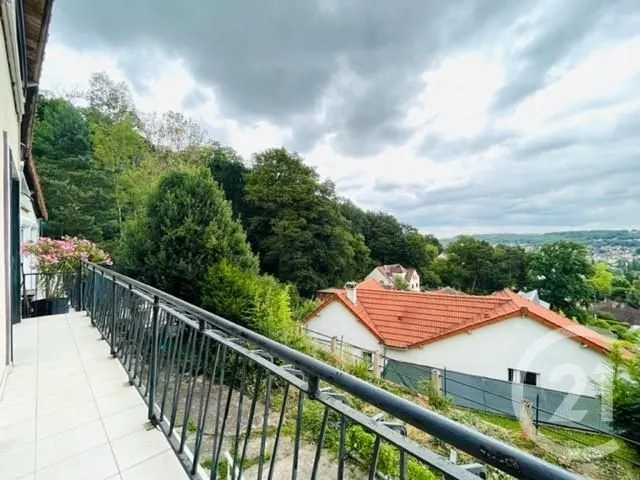 Balcony - 2-Bedroom Apartment with Balcony in Orsay