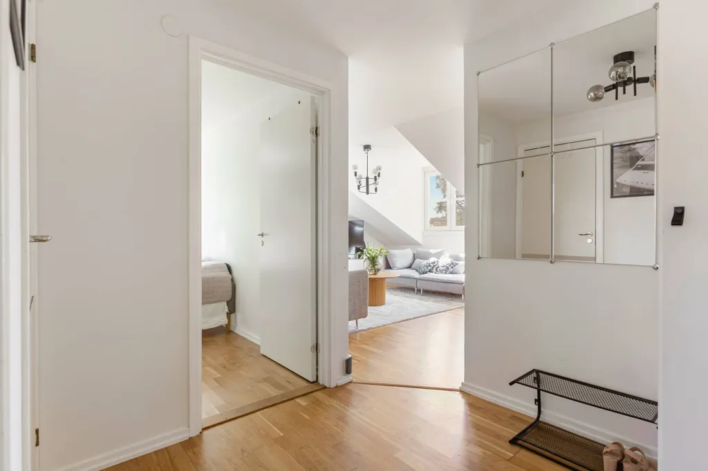Esik - Corner Flat with Garden in Duvbo