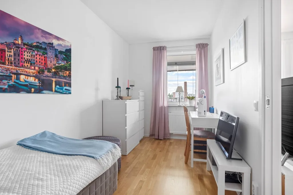 Magamistoad - Apartment with Balcony in Central Location