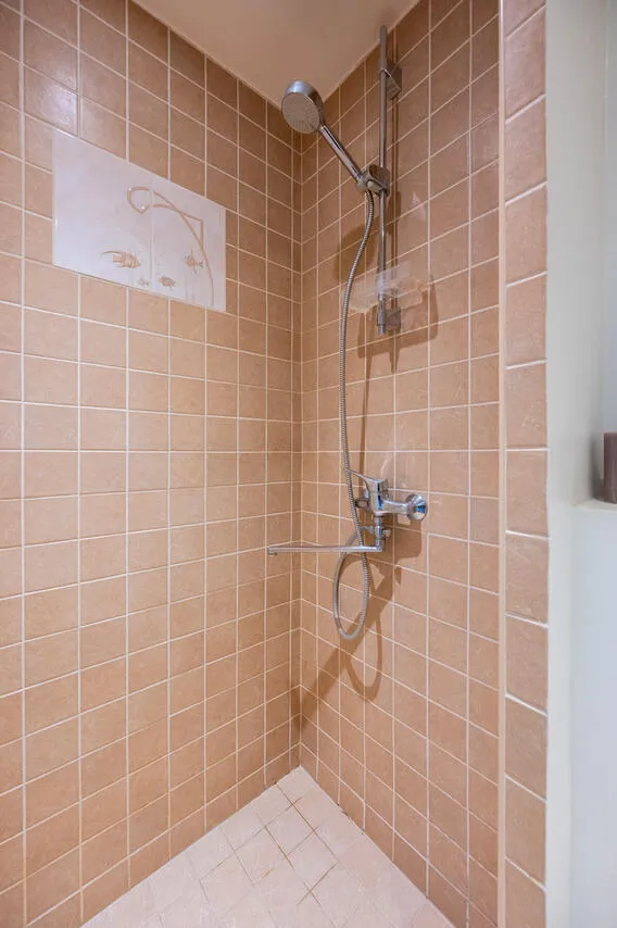 Salles de bain - Apartment with Stone Construction in Tallinn