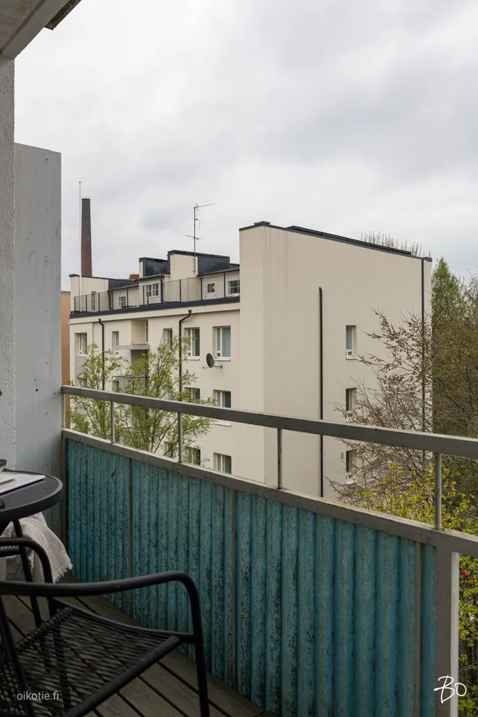 Balcon - End-Unit Apartment with Balcony in Armonkallio, Tampere