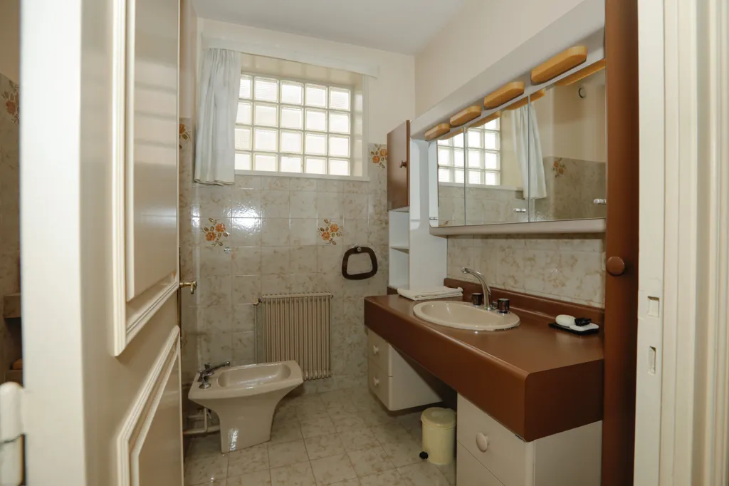 Salles de bain - Maison d'Architecte dans Quartier Calme