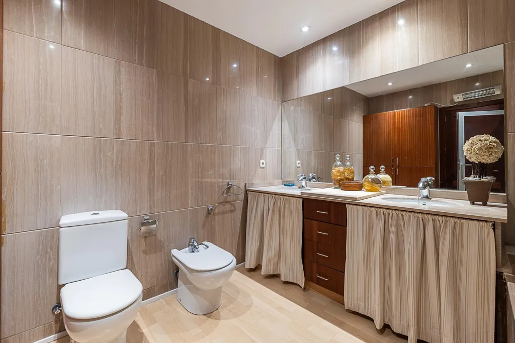 Bathrooms - 3-room apartment in Palma de Mallorca (Capital)