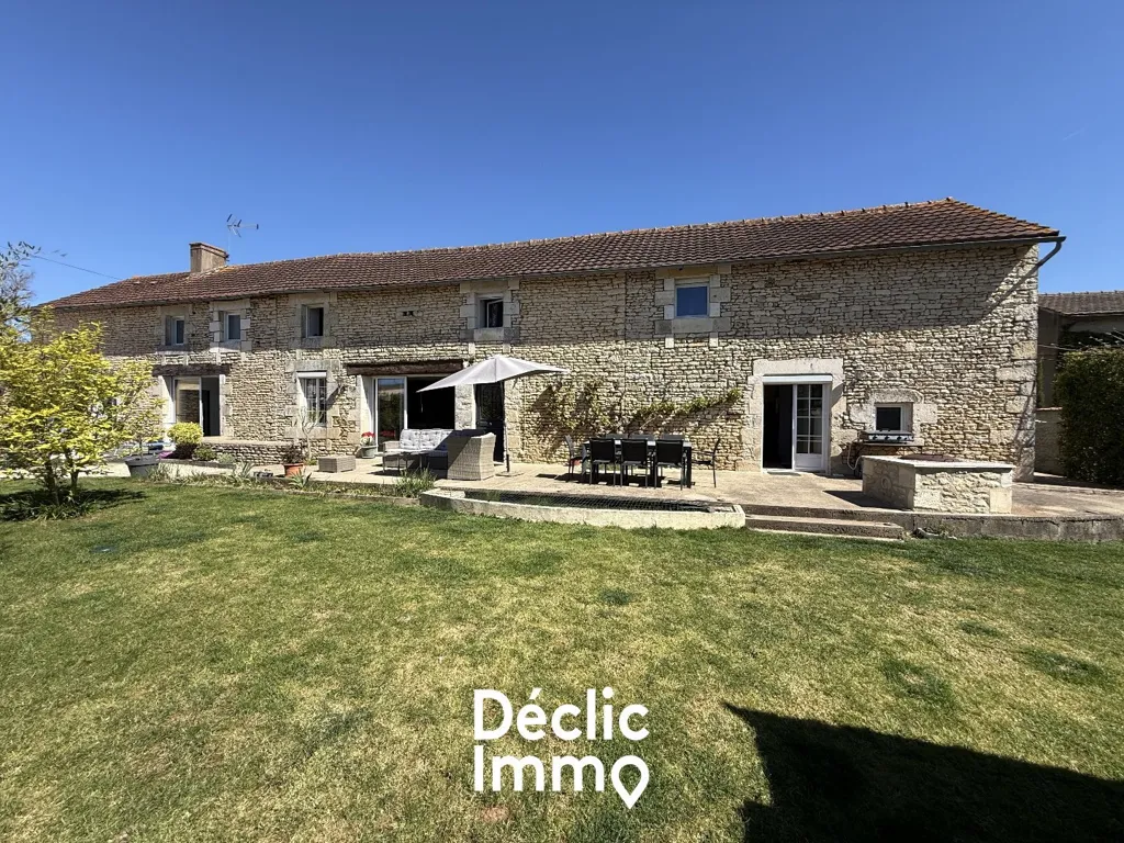 Aed - Renovated Longère with Garden in Vouillé