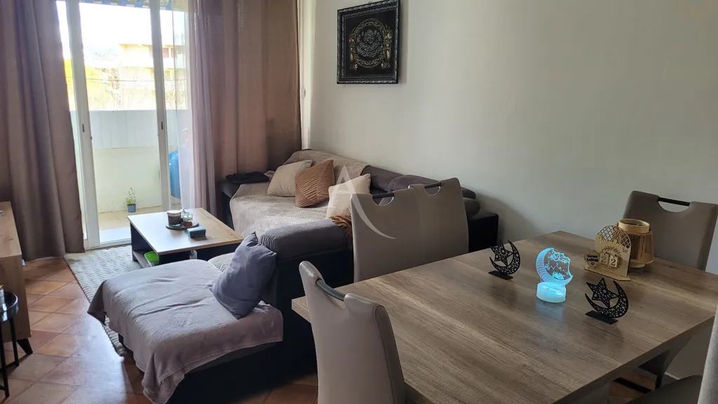 Soggiorno - 3-Bed Flat with Balcony in Grasse