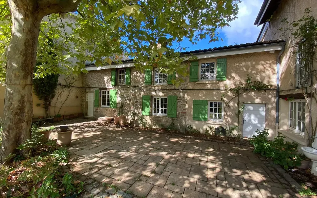 Jardin - Maison en Pierre avec Piscine à Dommartin