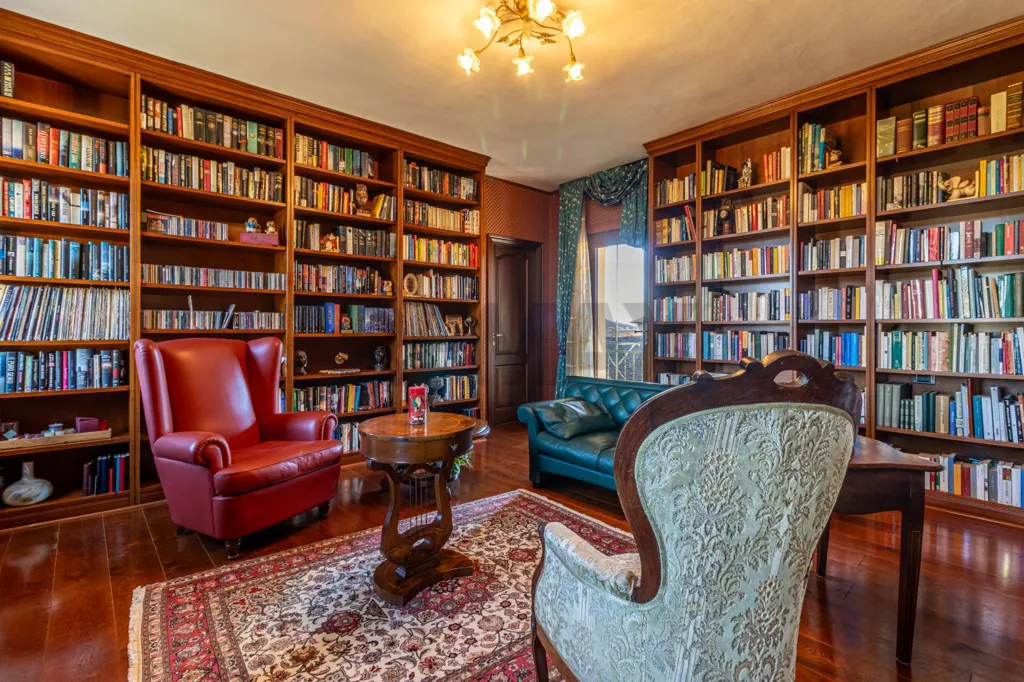 Bureau - Triplex Villa with Garden in Occhieppo Superiore