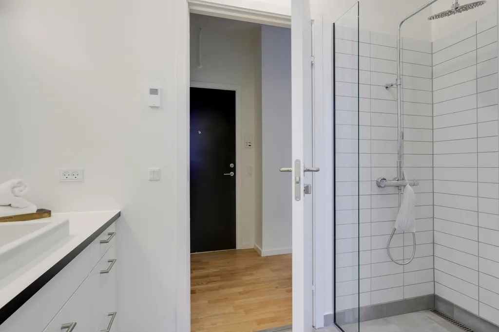 Vannitoad - Modern Flat with Balcony in Vanløse
