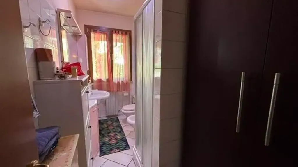 Bathrooms - Villa with Garden in Vigevano