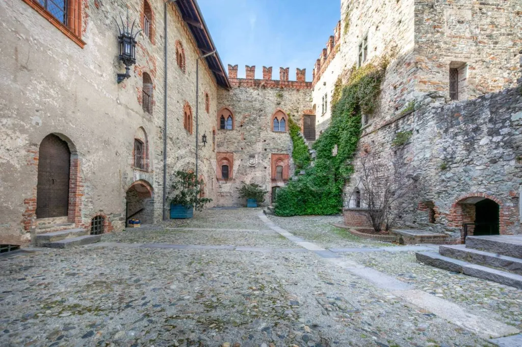 Aed - Panoramic Castle with Garden in Montalto Dora