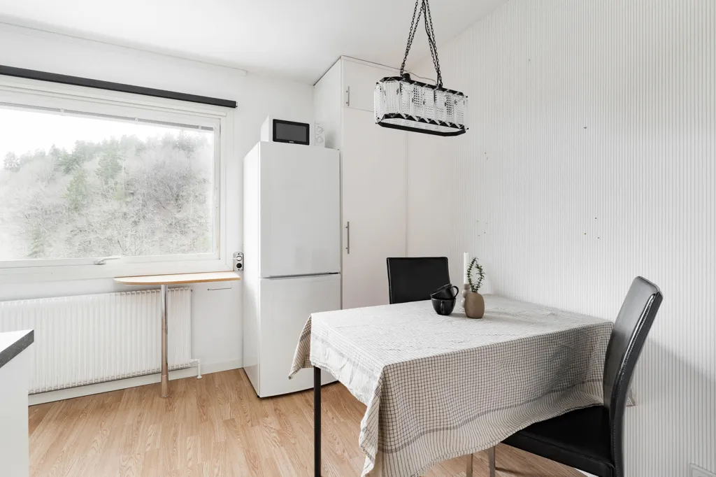 Salle à manger - Top-Floor Apartment with South-Facing Balcony in Jönköping