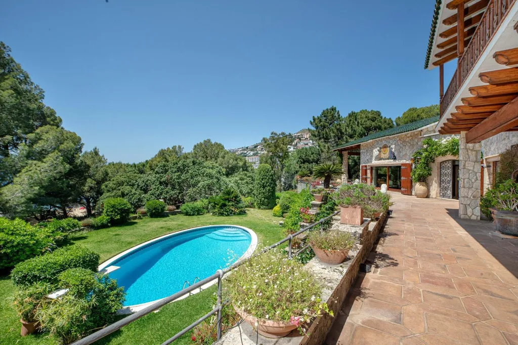 Piscina - Seafront Estate with Beach Access in Almadraba