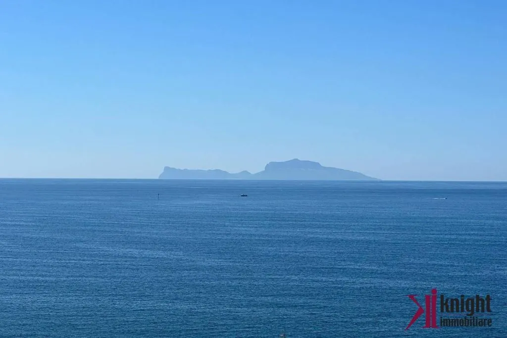 Luxury Apartment with Panoramic View in Pozzuoli